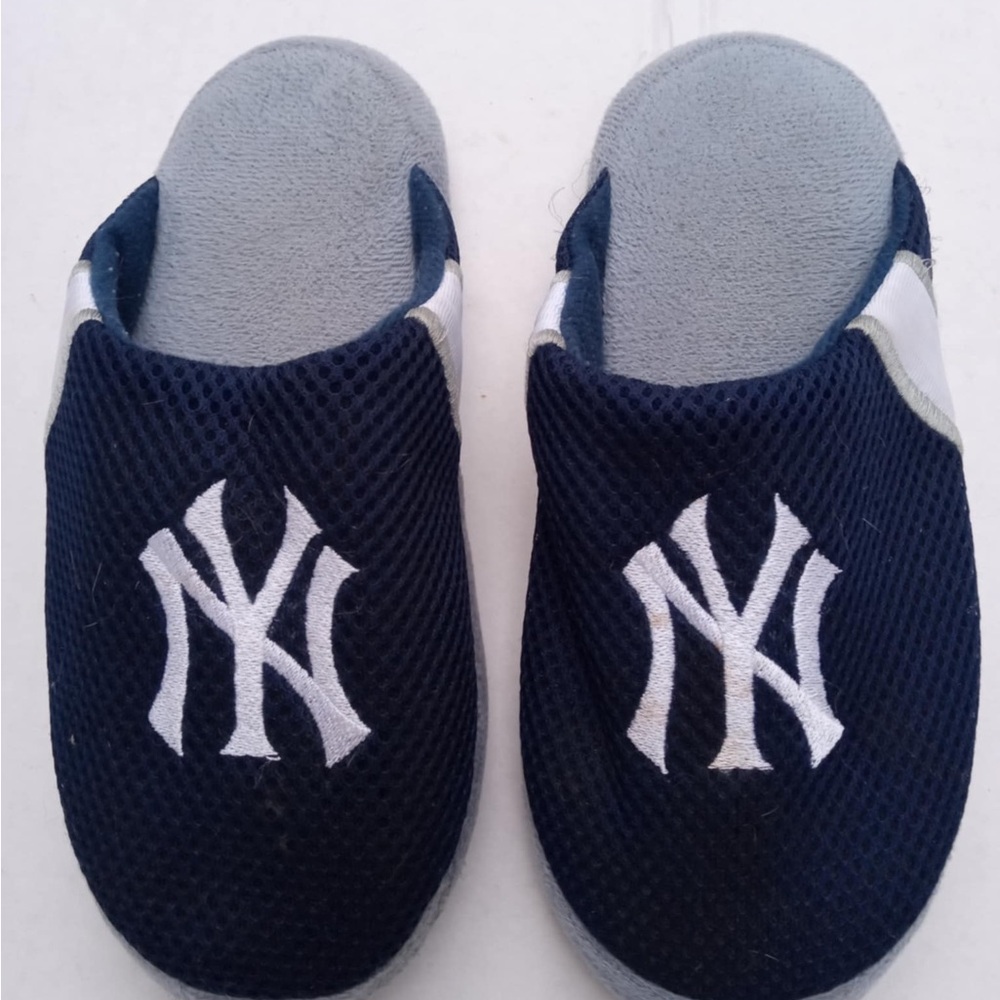 MLB Kids Dark Blue and Gray Slippers